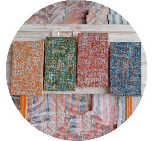 Cabecero elaborado a mano con textura pintado con pintura acrílica a mano con 4 bastidores en madera