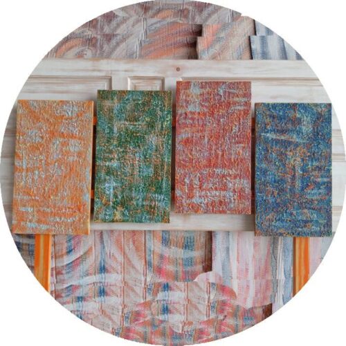 Cabecero elaborado a mano con textura pintado con pintura acrílica a mano con 4 bastidores en madera